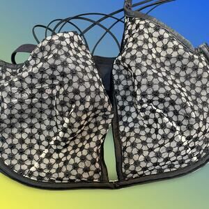 Victoria's Secret 36DDD Bra Black Floral Lace Mesh Strappy Back Unlined Plunge